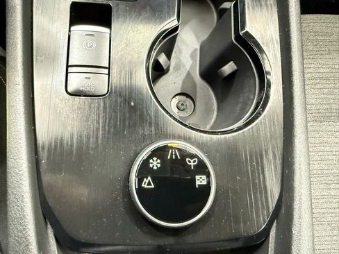 Used 2023 Nissan Rogue SV image 32