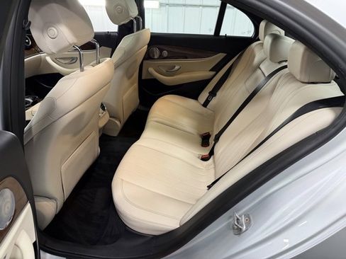 Used 2018 Mercedes-Benz E 300 4MATIC image 11