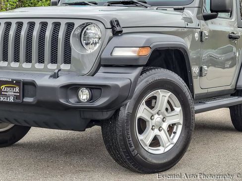 Used 2020 Jeep Wrangler Sport AWD/4WD image 3