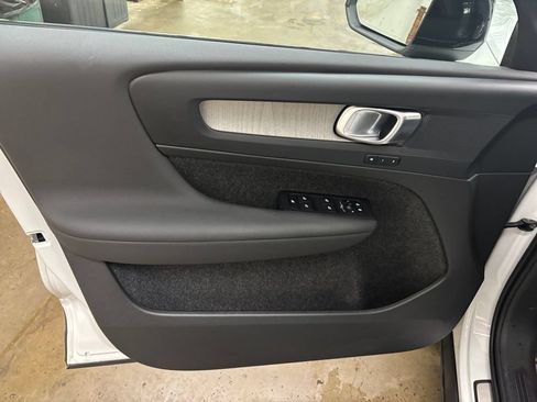 Certified 2024 Volvo XC40 B5 Plus w/ Climate Package AWD/4WD image 11