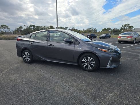Used 2018 Toyota Prius Prime Plus image 2