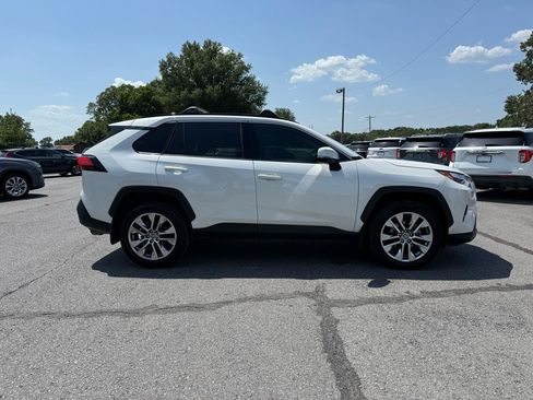 Used 2022 Toyota RAV4 XLE Premium FWD image 7