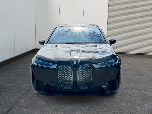 Used 2024 BMW iX xDrive50 w/ Sport Package AWD/4WD image 8
