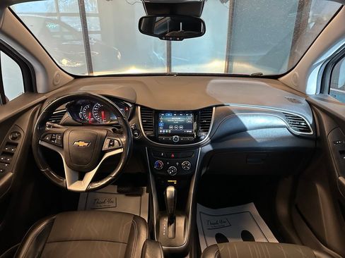 Used 2019 Chevrolet Trax LT w/ LT Convenience Package AWD/4WD image 9