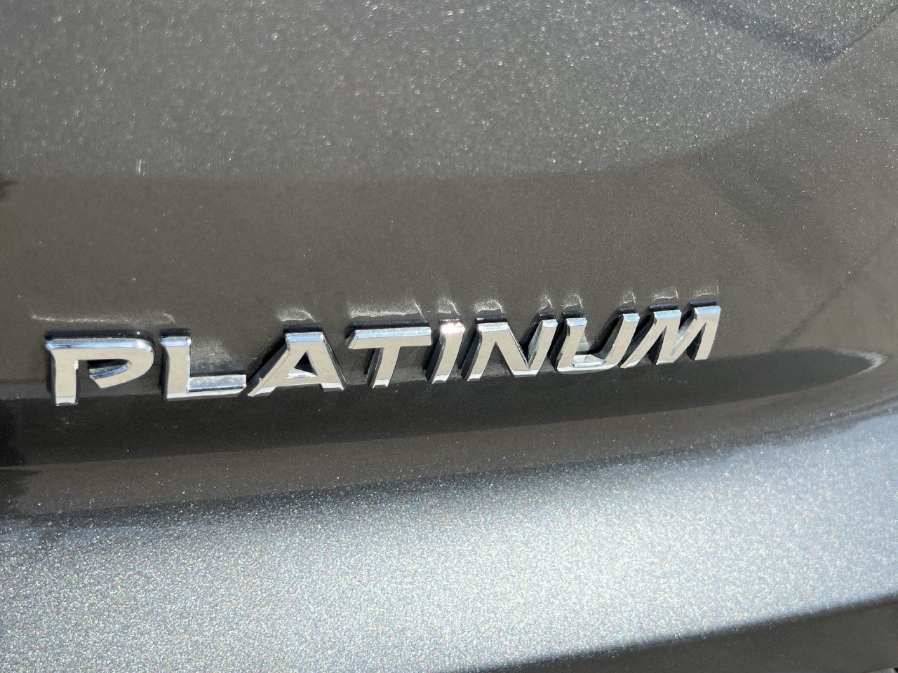 Used 2025 Nissan Pathfinder Platinum FWD image 5