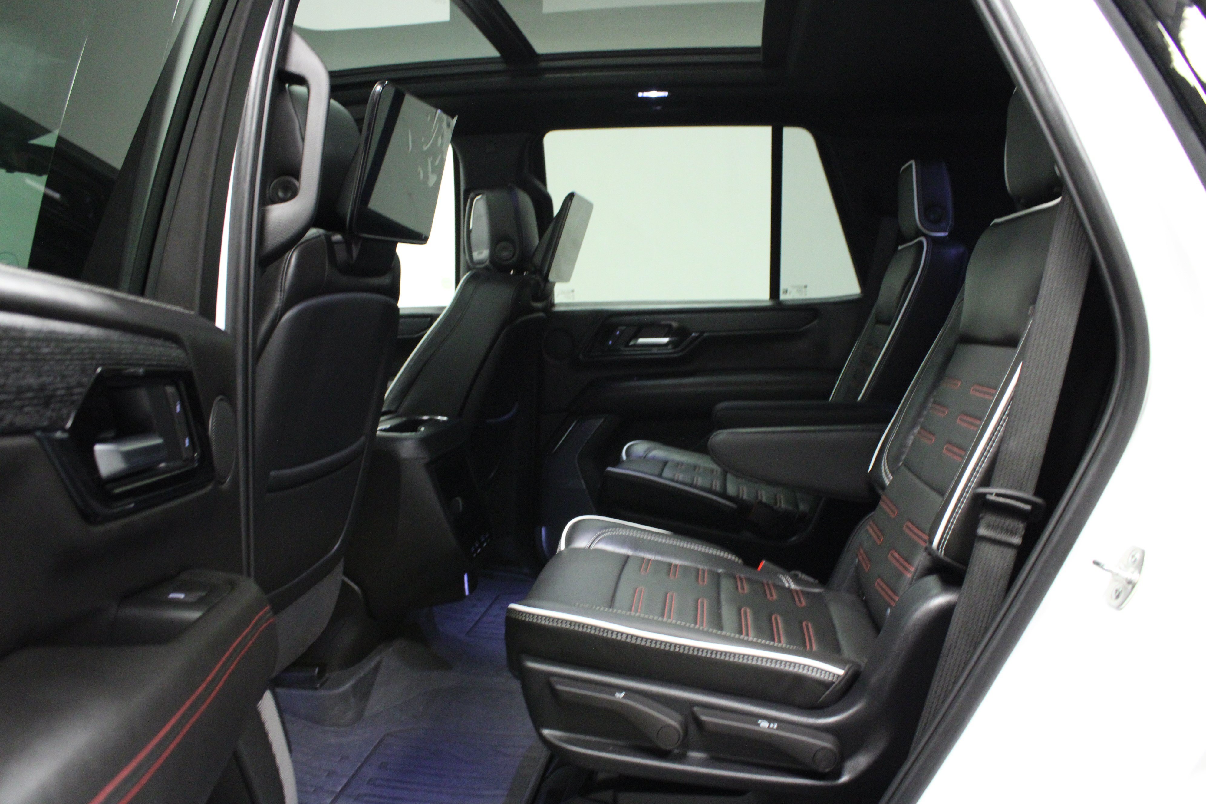 Used 2025 GMC Yukon AT4 Ultimate w/ LPO, Floor Liner Package AWD/4WD image 14