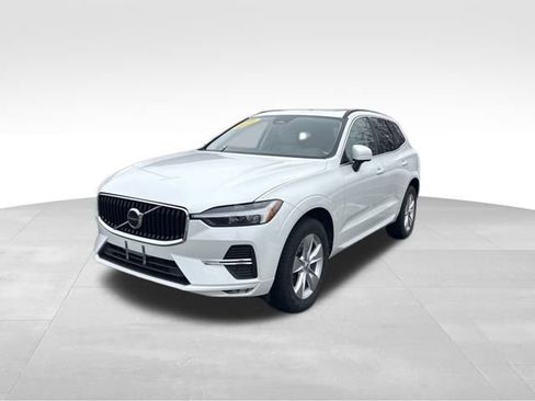 Used 2022 Volvo XC60 B5 Momentum image 1