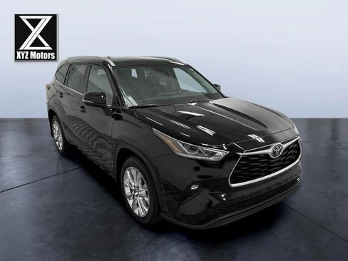 Used 2021 Toyota Highlander Limited image 7