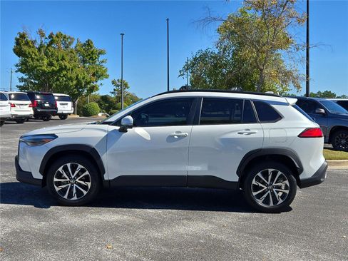 Used 2022 Toyota Corolla Cross XLE w/ Convenience Package image 12