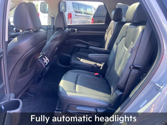 Used 2025 Kia Sorento EX w/ Panoramic Sunroof Package FWD image 19