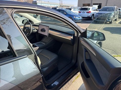 Used 2024 Tesla Model Y Long Range image 11