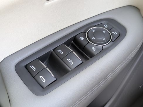 Certified 2023 Cadillac XT6 Premium Luxury FWD image 20