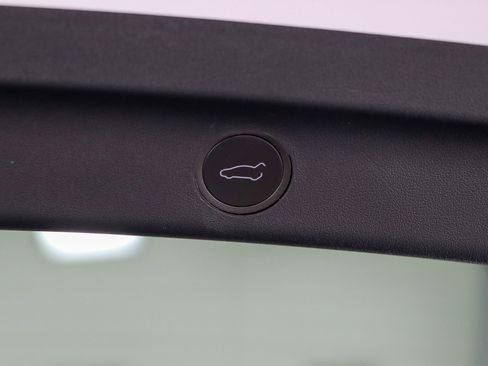 Used 2024 Tesla Model Y Long Range image 28