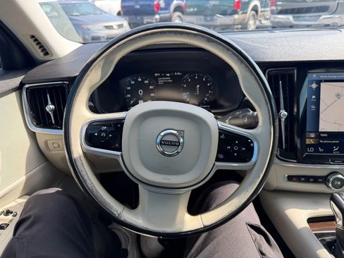 Used 2018 Volvo S90 T5 Momentum w/ Convenience Package FWD image 24