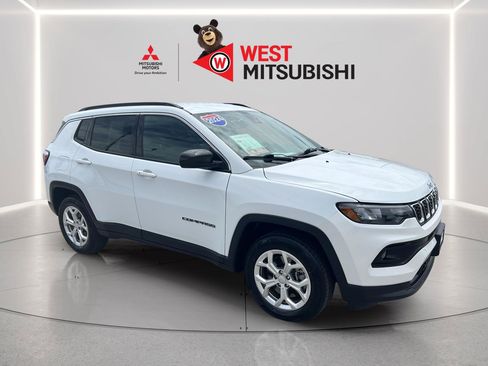 Used 2024 Jeep Compass Latitude AWD/4WD image 7