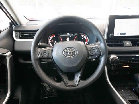 Used 2025 Toyota RAV4 XLE AWD/4WD image 21