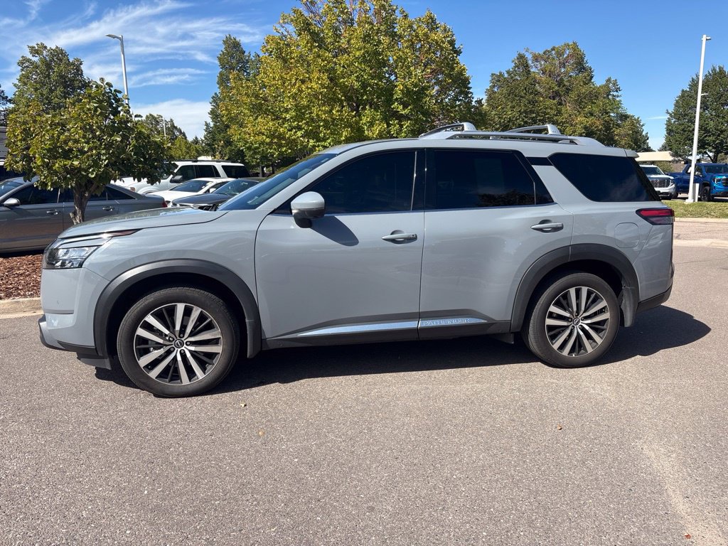 Used 2025 Nissan Pathfinder Platinum AWD/4WD image 2