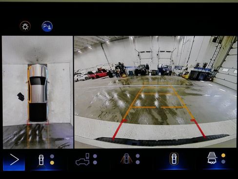 Used 2023 Chevrolet Colorado Z71 w/ Z71 Convenience Package 2 image 17