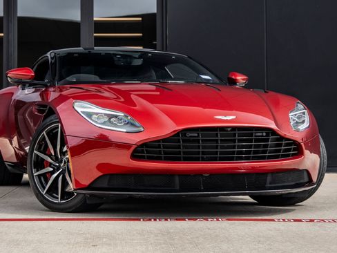 Used 2017 Aston Martin DB11 V12 RWD image 5