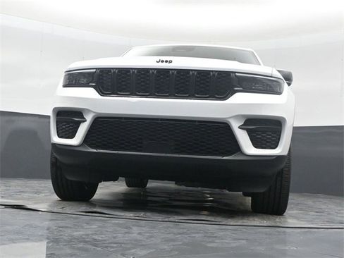 New 2025 Jeep Grand Cherokee Altitude image 42