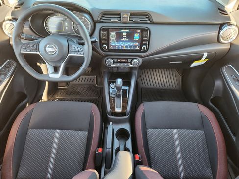 New 2025 Nissan Versa SR image 18