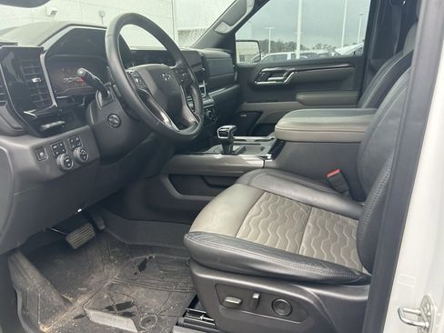 Used 2024 Chevrolet Silverado 1500 ZR2 w/ Technology Package image 4