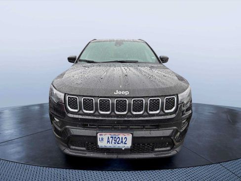 Used 2024 Jeep Compass Latitude AWD/4WD image 2