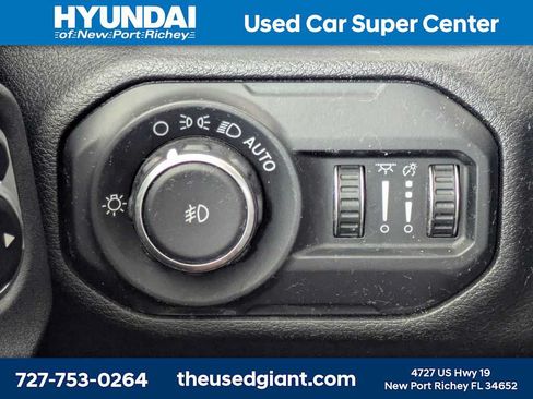 Used 2021 Jeep Wrangler Unlimited Sahara AWD/4WD image 28