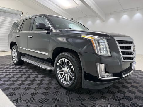 Used 2015 Cadillac Escalade 4WD image 1