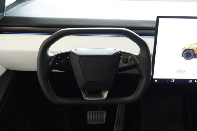 Used 2024 Tesla Cybertruck AWD Crew Cab image 28