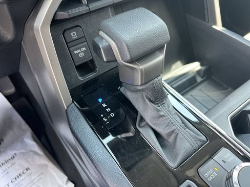 Used 2022 Toyota Tundra SR5 w/ SR5 Convenience Package AWD/4WD image 26