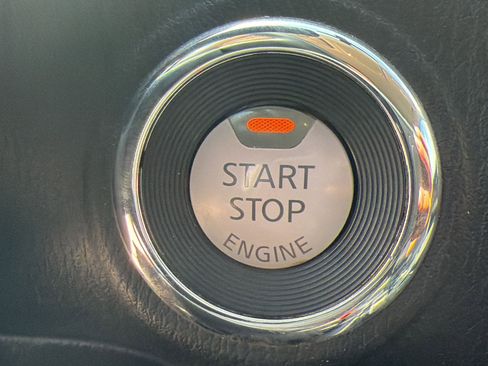 Used 2019 Nissan Pathfinder SV image 21