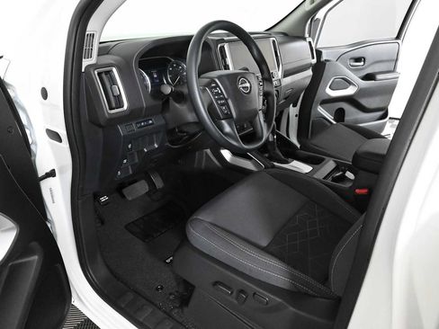 Used 2025 Nissan Frontier SV RWD image 15