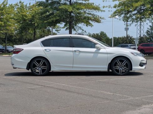 Used 2016 Honda Accord Touring image 4
