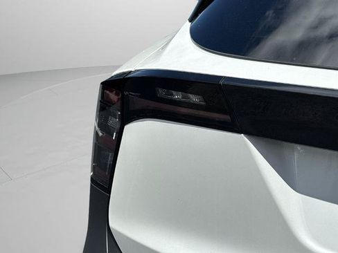 Certified 2025 Nissan Kicks SR FWD image 17