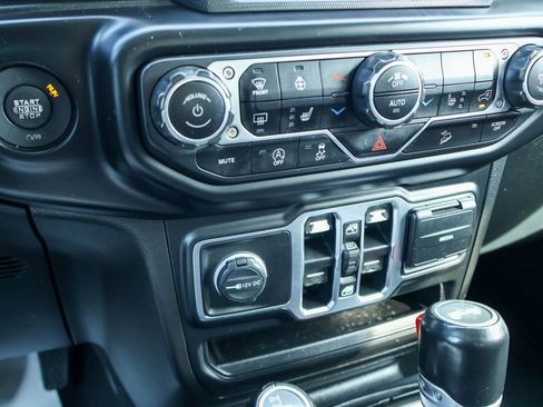 Used 2020 Jeep Wrangler Unlimited Sahara image 16