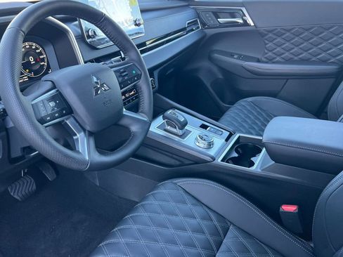 New 2025 Mitsubishi Outlander SEL image 11