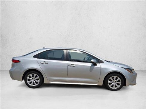 Used 2021 Toyota Corolla LE FWD image 4