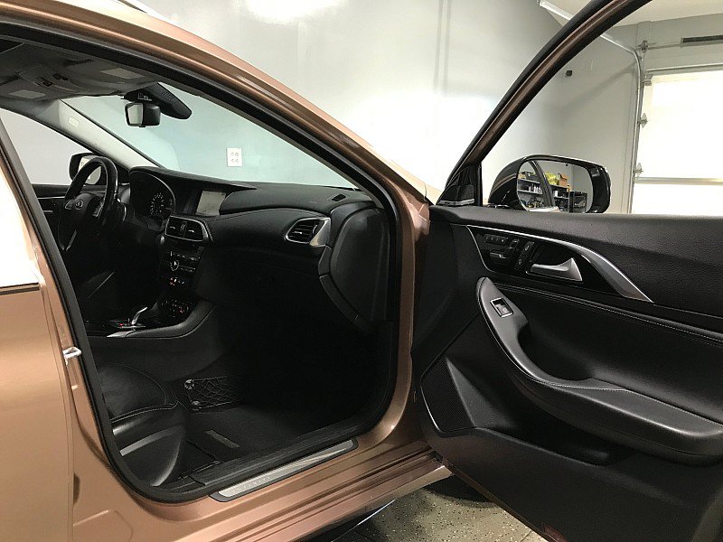 Used 2017 INFINITI QX30 Premium w/ Navigation Package FWD image 12