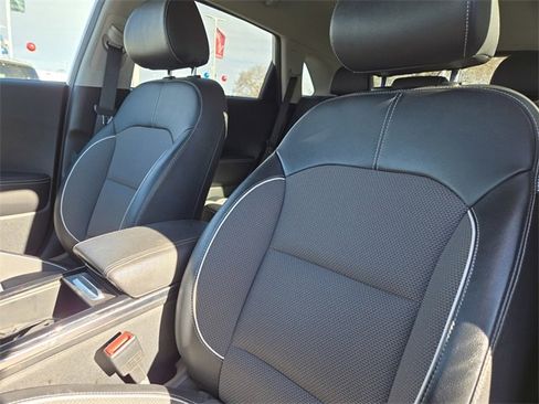Certified 2022 Kia Niro EX image 12