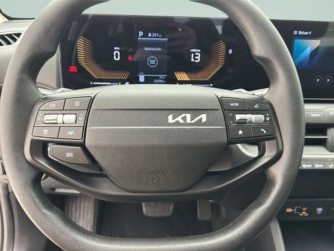 Used 2025 Kia K4 LXS FWD image 16
