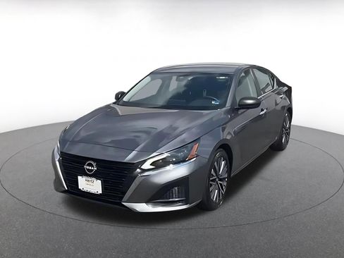 Used 2025 Nissan Altima 2.5 SV FWD image 7