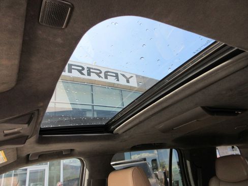 Used 2019 Cadillac Escalade Platinum image 18