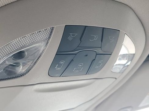 Used 2024 Chrysler Pacifica Limited FWD image 31