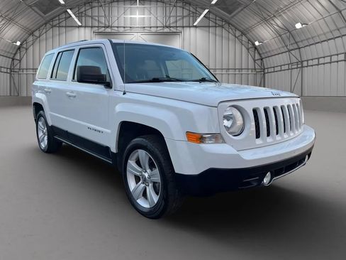 Used 2014 Jeep Patriot Limited w/ Sun/Sound Group image 22