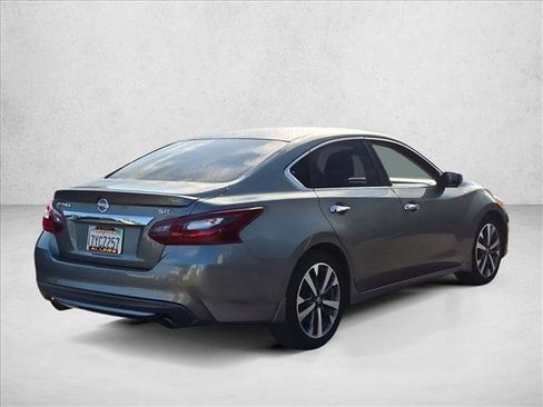 Used 2017 Nissan Altima 2.5 SR FWD image 5