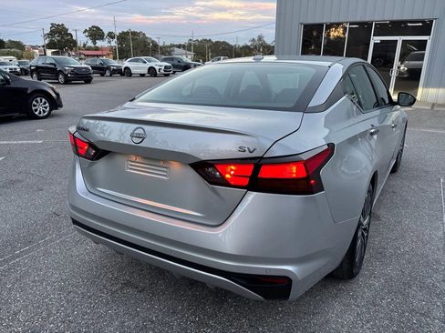 Used 2024 Nissan Altima 2.5 SV image 9