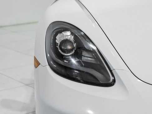 Used 2019 Porsche 718 Boxster image 13