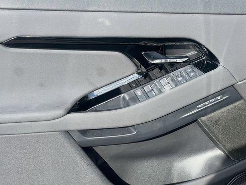 Used 2025 Land Rover Range Rover Evoque S image 26