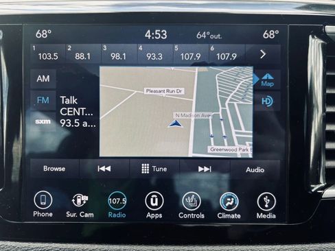 Used 2018 Chrysler Pacifica Limited w/ Tire & Wheel Group FWD image 33